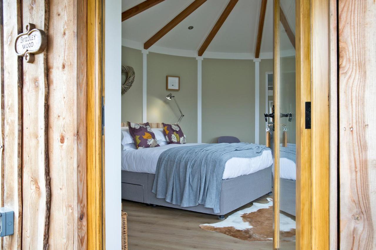 Nether Farm Roundhouses - Henmore Water & Sturston Winds With Hot Tubs - Bradley Wood No Hot Tub Ashbourne  Dış mekan fotoğraf